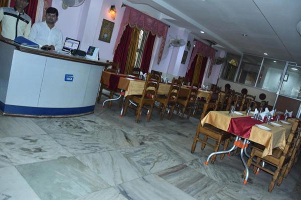 Hotel Sambit Palace Bhuvanesvar Kültér fotó