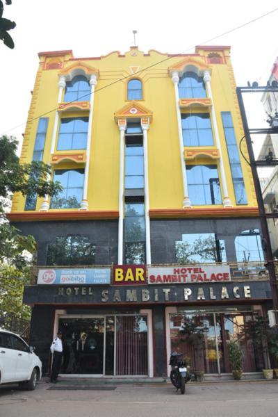 Hotel Sambit Palace Bhuvanesvar Kültér fotó