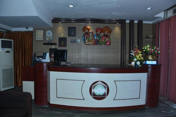 Hotel Sambit Palace Bhuvanesvar Kültér fotó